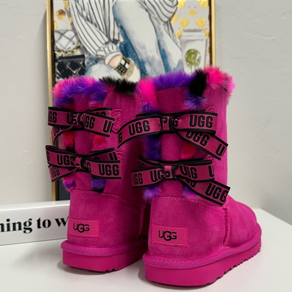 UGG Shoes - 🎀🎀🎀 UGG BAILEY BOW PLAID PUNK BOOT YOUTH SZ 4 🎀🎀🎀